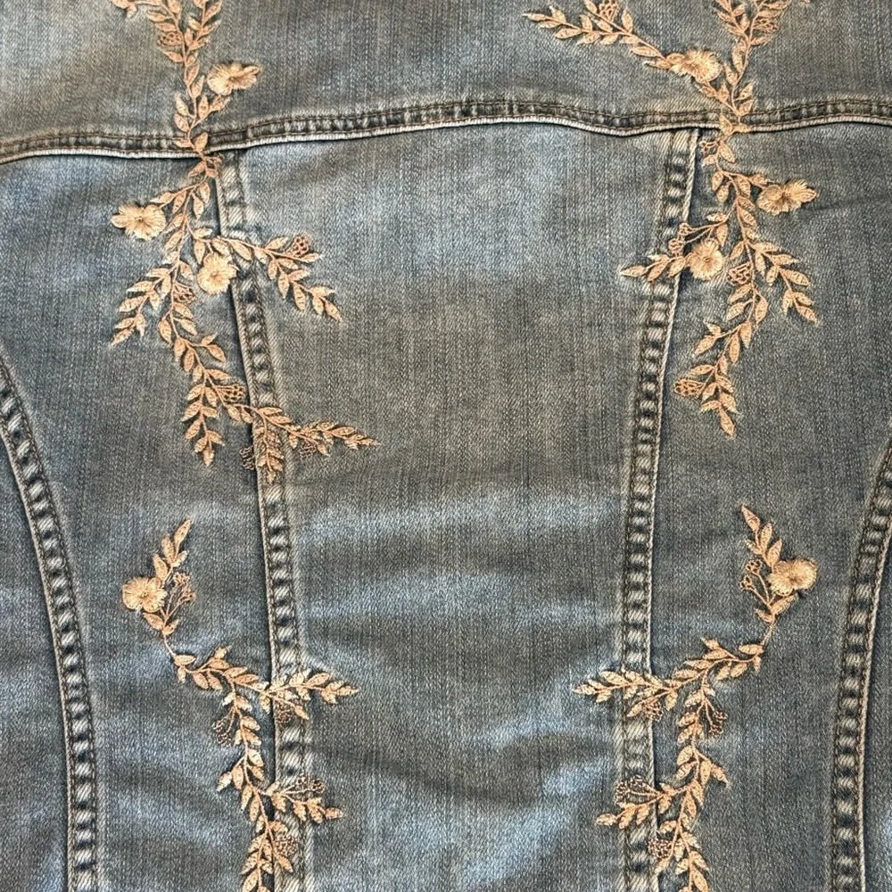 White House Black Market Light Blue Embroidered Jean Jacket 💙 - Picture 5 of 11